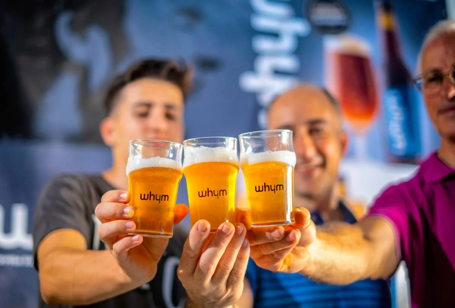 Brindant amb cervesa WHYM