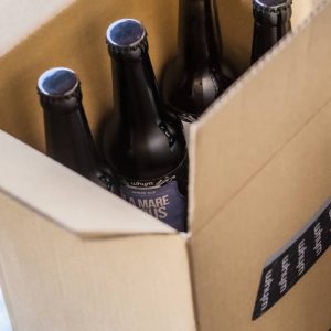Caixa de 12 ampolles de cervesa